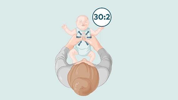 Frau macht Zwei-Daumen-Druckmassage bei Baby