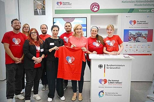 Ministerin am NAWIB-Stand, Unterstützung durch Agentur Keßler! und Sanitäter-Team der Johanniter